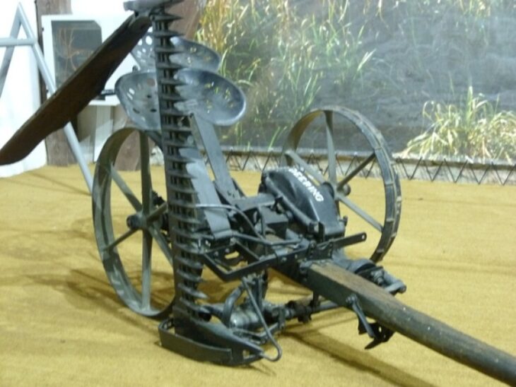 Kosiarka do zbioru traw firmy Deering, ok. 1920 r.