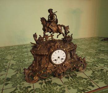 stary zegar rzeźba