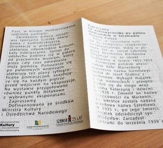 Folder informacyjny "Pałac dostępny" z tekstem w Alfabecie Braille’a